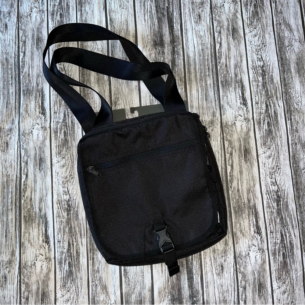 Eddie Bauer connect tech travel bag